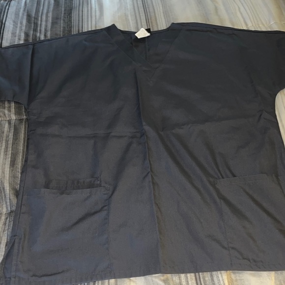 Cherokee Gray Scrubs Top - Picture 1 of 5